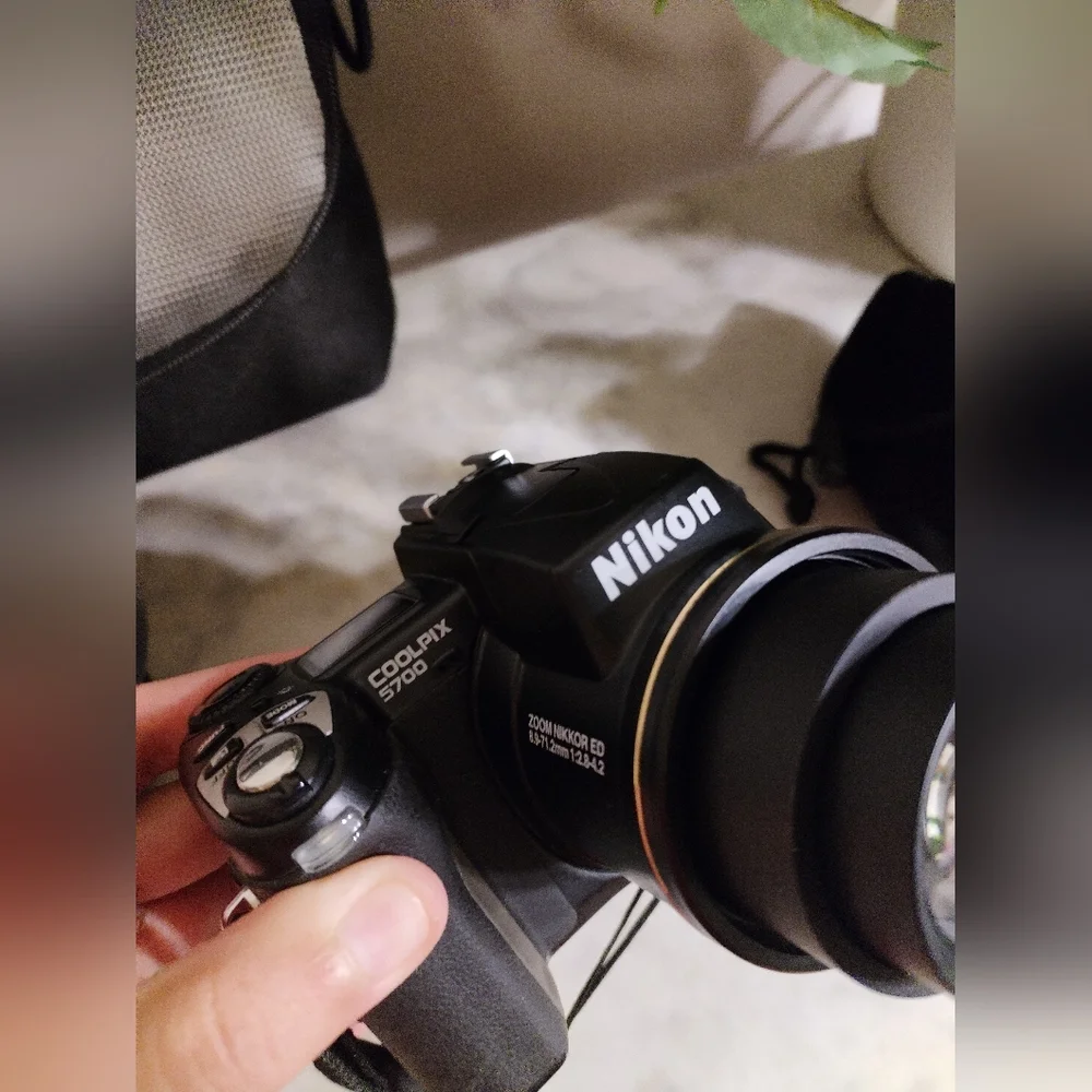 GUC Nikon Coolpix 5700 Point & Shoot Camera 5.0 mp 8×zoom ED